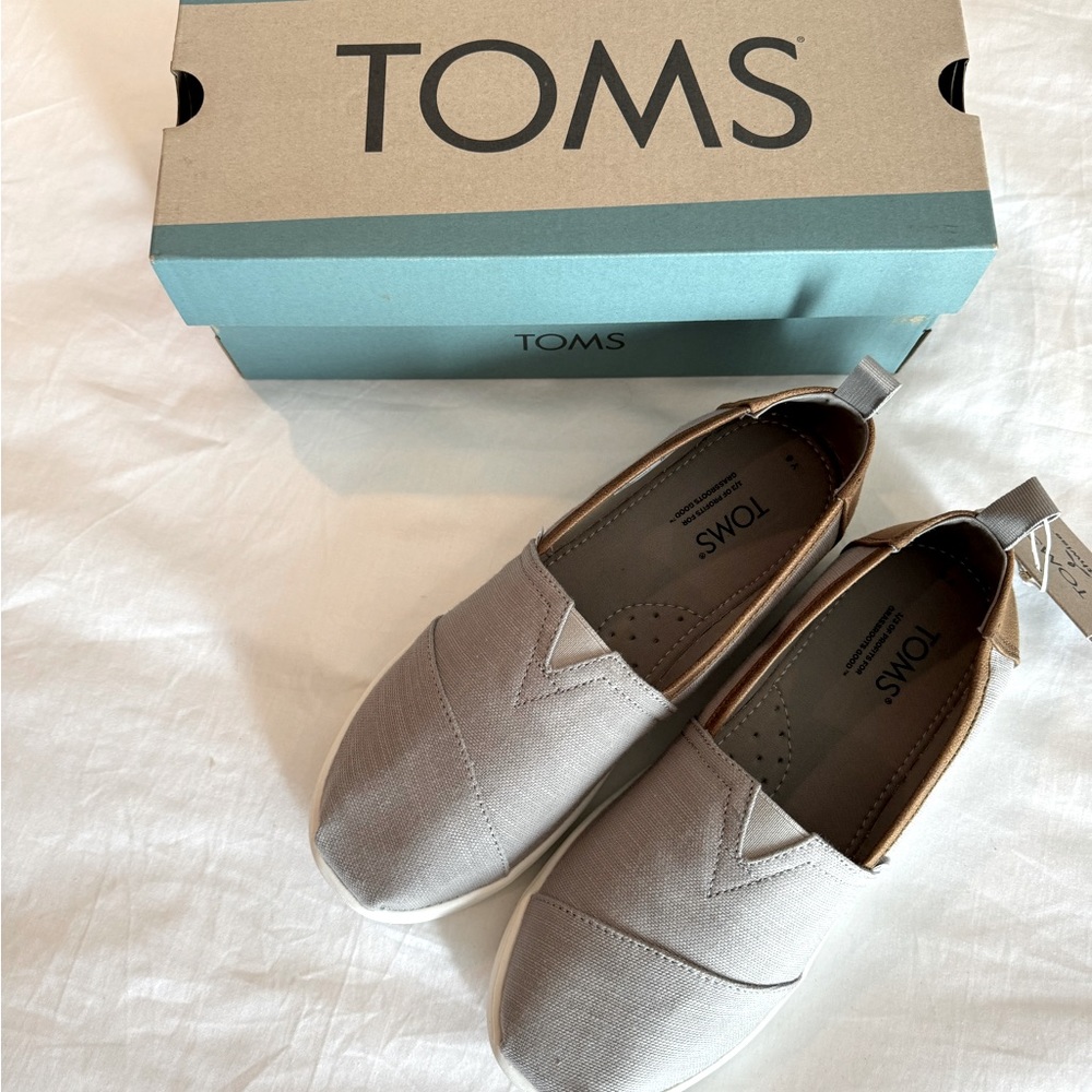 Toms Alpargata Shoes Sz 6 Youth